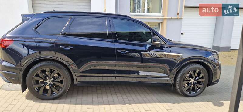 Позашляховик / Кросовер Volkswagen Touareg 2021 в Києві