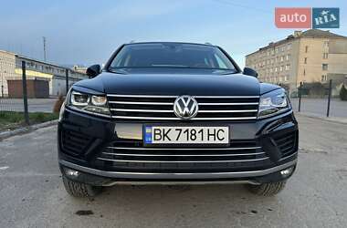 Позашляховик / Кросовер Volkswagen Touareg 2016 в 