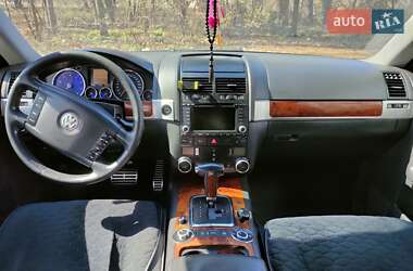 Позашляховик / Кросовер Volkswagen Touareg 2004 в 