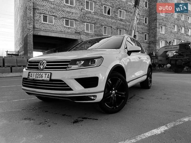 Позашляховик / Кросовер Volkswagen Touareg 2017 в 