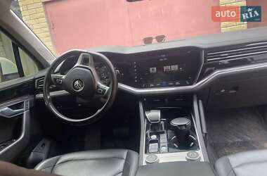 Внедорожник / Кроссовер Volkswagen Touareg 2018 в 