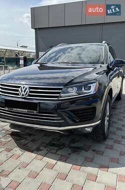 Позашляховик / Кросовер Volkswagen Touareg 2015 в Запоріжжі