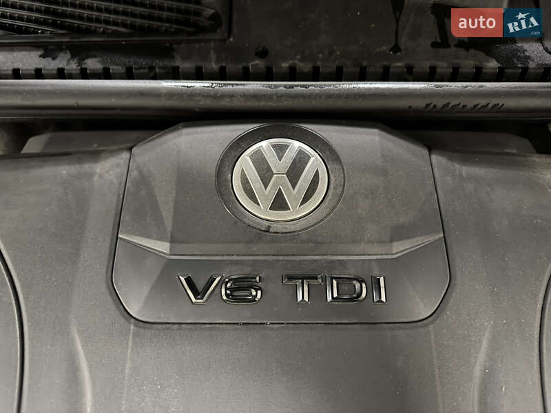 Позашляховик / Кросовер Volkswagen Touareg 2019 в Києві