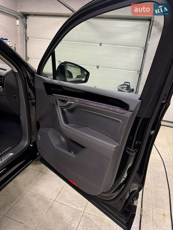 Позашляховик / Кросовер Volkswagen Touareg 2019 в Києві