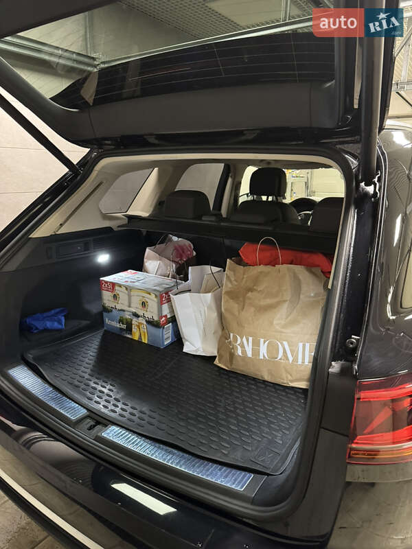 Позашляховик / Кросовер Volkswagen Touareg 2019 в Києві