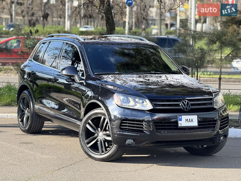 Внедорожник / Кроссовер Volkswagen Touareg 2012 в 