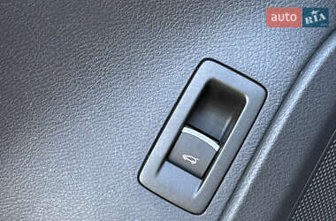 Внедорожник / Кроссовер Volkswagen Touareg 2012 в 