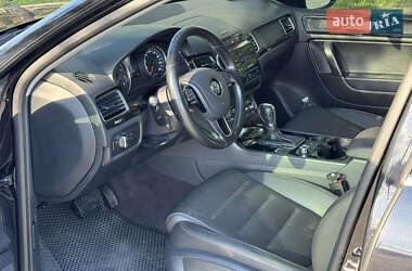 Внедорожник / Кроссовер Volkswagen Touareg 2012 в 
