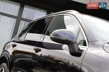 Позашляховик / Кросовер Volkswagen Touareg 2016 в 