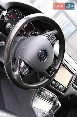 Позашляховик / Кросовер Volkswagen Touareg 2016 в 