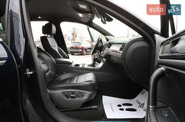 Позашляховик / Кросовер Volkswagen Touareg 2016 в 