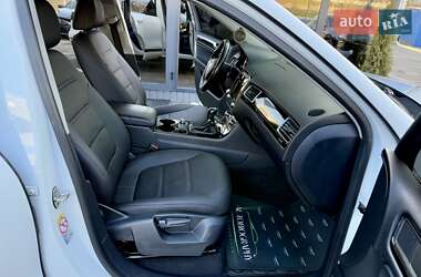 Позашляховик / Кросовер Volkswagen Touareg 2013 в 