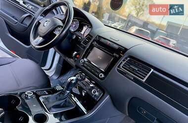 Позашляховик / Кросовер Volkswagen Touareg 2013 в 