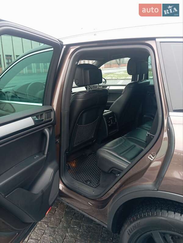Позашляховик / Кросовер Volkswagen Touareg 2013 в Хусті