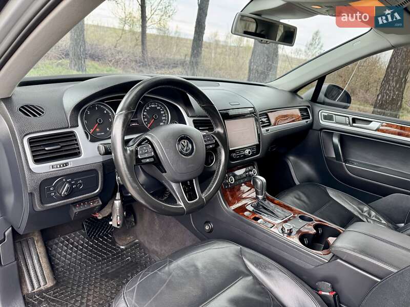 Позашляховик / Кросовер Volkswagen Touareg 2012 в Києві