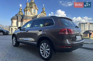 Позашляховик / Кросовер Volkswagen Touareg 2011 в 