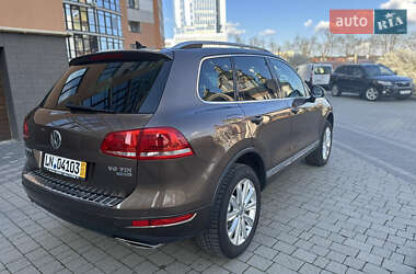 Позашляховик / Кросовер Volkswagen Touareg 2011 в 