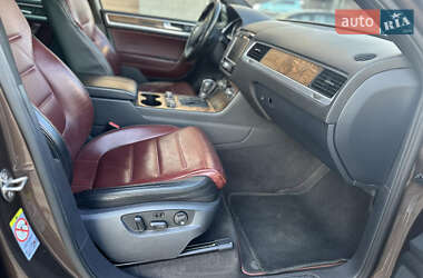 Позашляховик / Кросовер Volkswagen Touareg 2011 в 