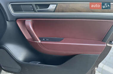 Позашляховик / Кросовер Volkswagen Touareg 2011 в 
