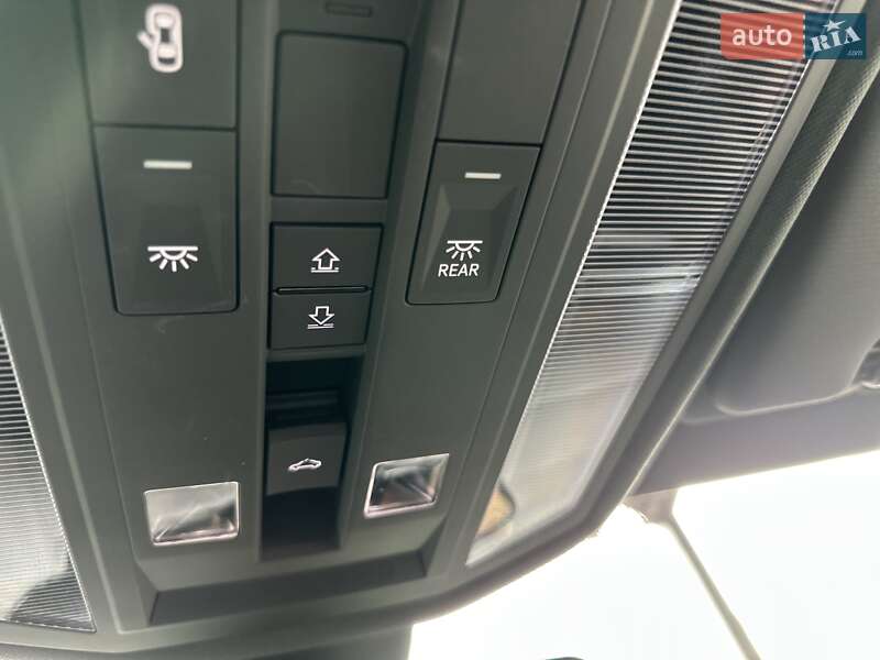 Позашляховик / Кросовер Volkswagen Touareg 2024 в Києві
