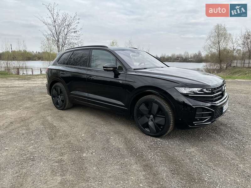 Позашляховик / Кросовер Volkswagen Touareg 2024 в Києві