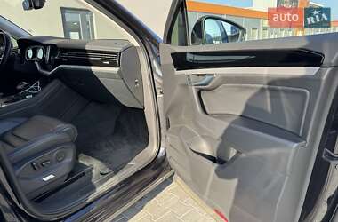 Внедорожник / Кроссовер Volkswagen Touareg 2019 в 