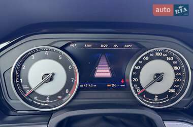 Внедорожник / Кроссовер Volkswagen Touareg 2019 в 