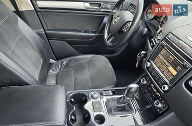 Внедорожник / Кроссовер Volkswagen Touareg 2015 в 