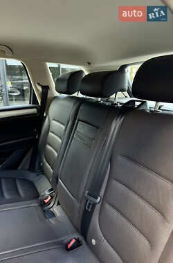 Внедорожник / Кроссовер Volkswagen Touareg 2012 в 