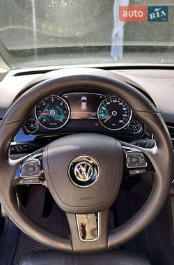 Внедорожник / Кроссовер Volkswagen Touareg 2012 в 