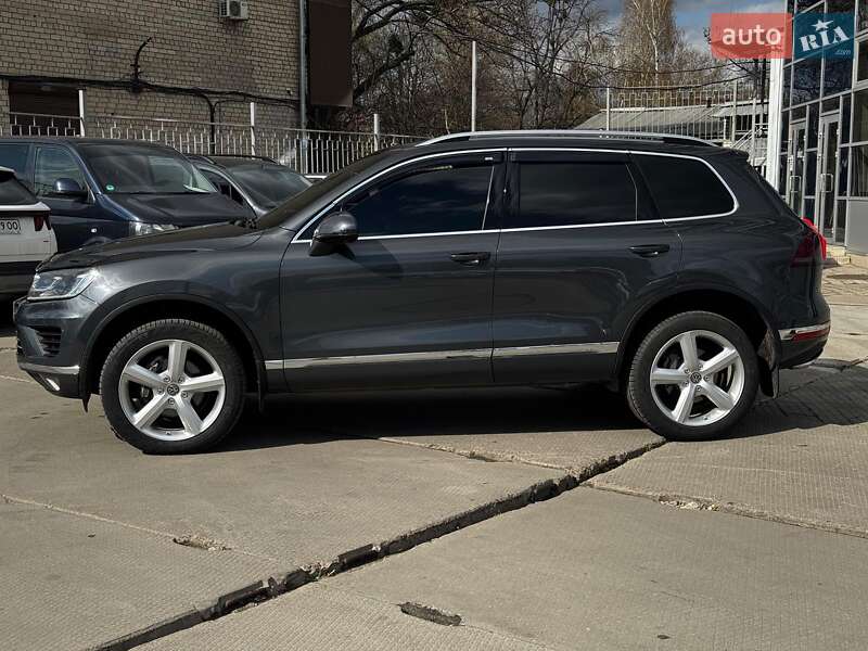 Внедорожник / Кроссовер Volkswagen Touareg 2015 в Харькове