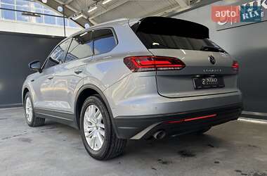 Позашляховик / Кросовер Volkswagen Touareg 2021 в 