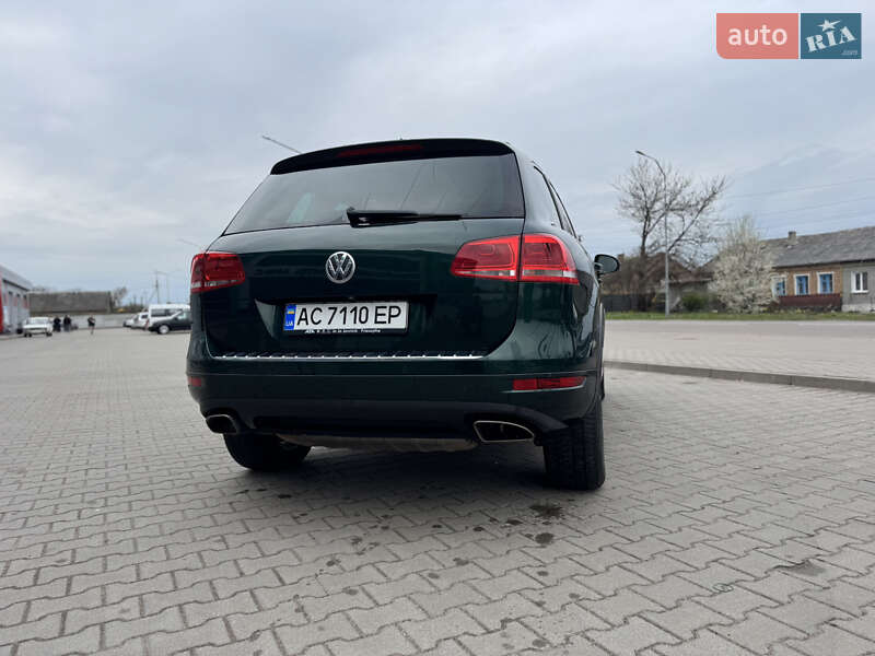 Внедорожник / Кроссовер Volkswagen Touareg 2011 в Нововолынске