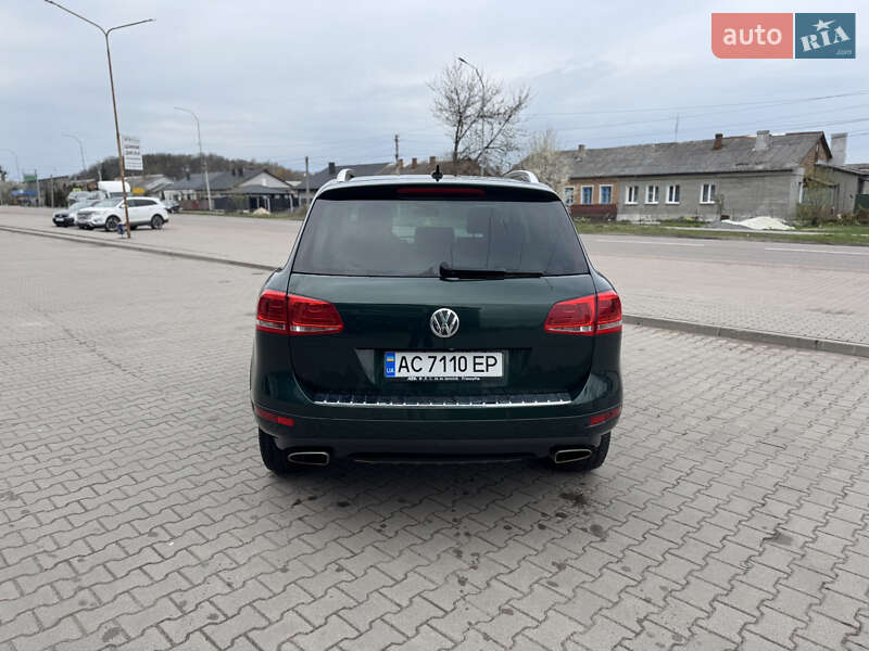 Внедорожник / Кроссовер Volkswagen Touareg 2011 в Нововолынске