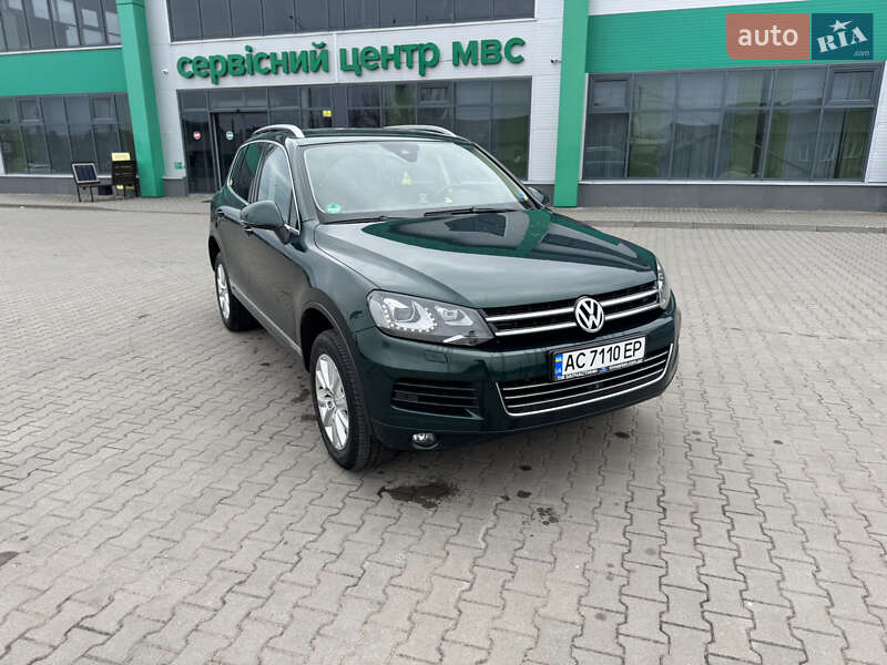 Внедорожник / Кроссовер Volkswagen Touareg 2011 в Нововолынске