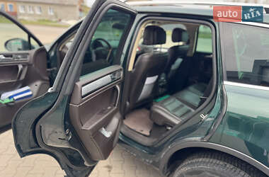 Позашляховик / Кросовер Volkswagen Touareg 2011 в 