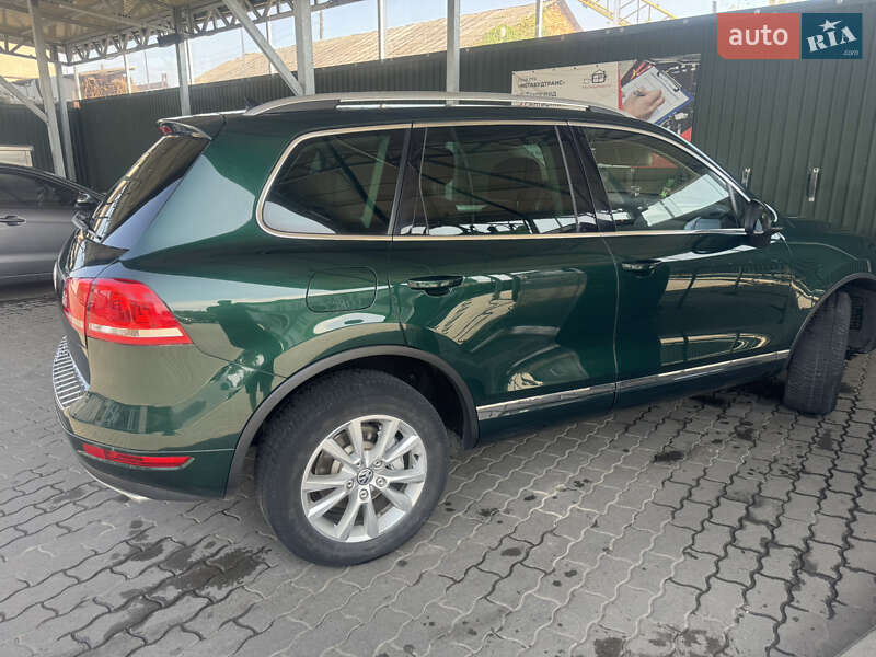 Внедорожник / Кроссовер Volkswagen Touareg 2011 в Нововолынске