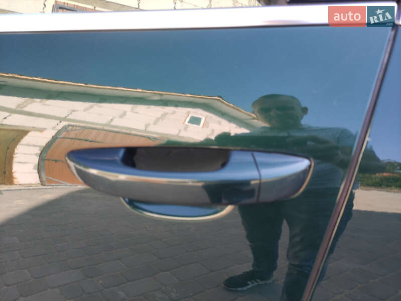 Внедорожник / Кроссовер Volkswagen Touareg 2011 в Нововолынске