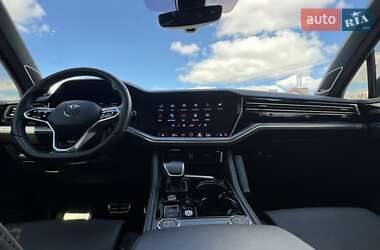 Позашляховик / Кросовер Volkswagen Touareg 2024 в 