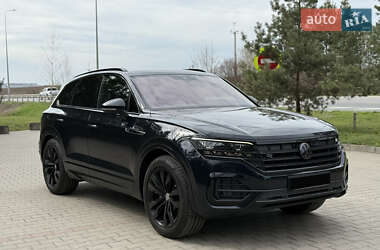 Позашляховик / Кросовер Volkswagen Touareg 2018 в 