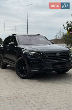 Позашляховик / Кросовер Volkswagen Touareg 2018 в 