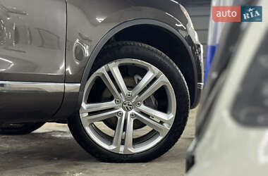Внедорожник / Кроссовер Volkswagen Touareg 2016 в 
