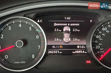 Внедорожник / Кроссовер Volkswagen Touareg 2016 в 