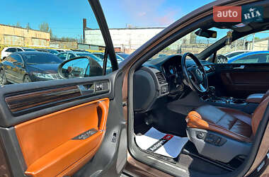 Внедорожник / Кроссовер Volkswagen Touareg 2013 в 