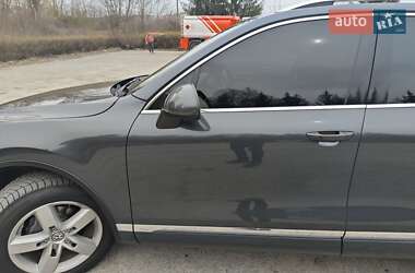 Позашляховик / Кросовер Volkswagen Touareg 2012 в 
