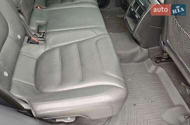 Позашляховик / Кросовер Volkswagen Touareg 2012 в 