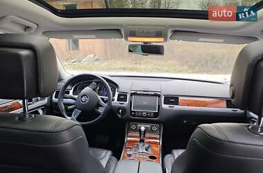 Позашляховик / Кросовер Volkswagen Touareg 2012 в 