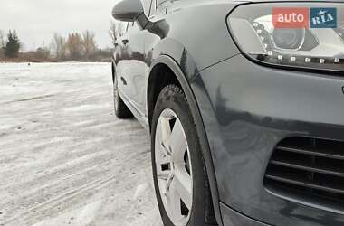 Позашляховик / Кросовер Volkswagen Touareg 2012 в 
