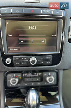 Внедорожник / Кроссовер Volkswagen Touareg 2017 в 