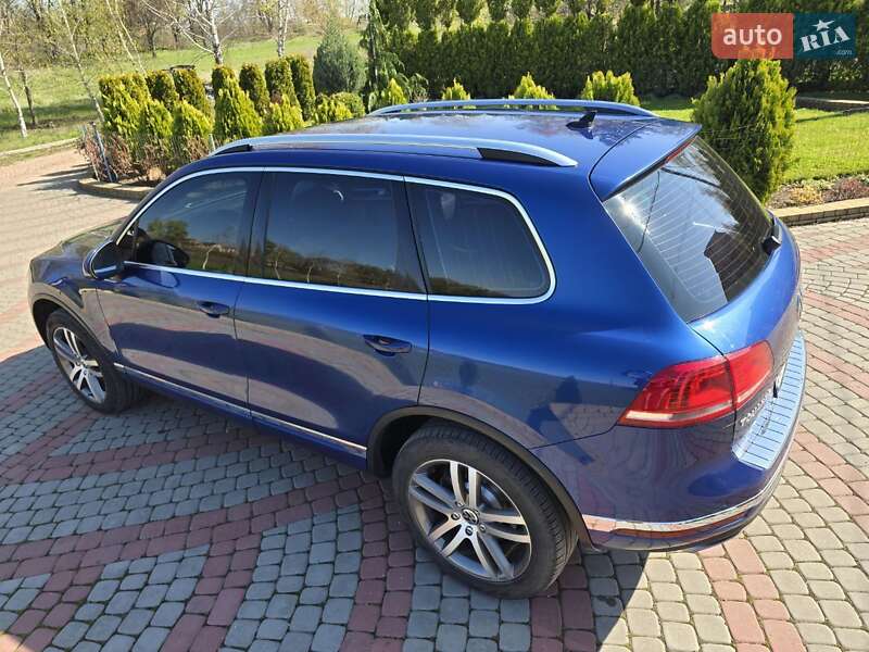 Внедорожник / Кроссовер Volkswagen Touareg 2015 в Изюме
